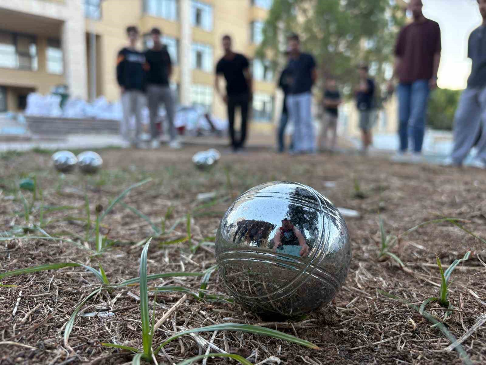 MUĞLA ERKEK ÖĞRENCİ YURDUNDA GENÇLERE YÖNELİK SOSYAL, SANATSAL VE SPORTİF FAALİYETLER SÜRÜYOR