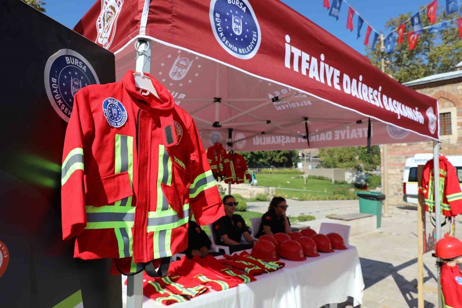 BÜYÜKŞEHİR BELEDİYE BAŞKAN VEKİLİ ŞAHİN BİBA, İTFAİYE TEŞKİLATI’NIN 312’NCİ KURULUŞ YIL DÖNÜMÜ KAPSAMINDA ÖNEMLİ MESAJLAR VERDİ. YANGIN VE AFETLERE KARŞI ÖNLEYİCİ ÇALIŞMALARIN ÖNEMİNE DİKKAT ÇEKEN BİBA, "BURSA’YI İTFAİYE ALANINDA TÜRKİYE’YE ÖRNEK BİR ŞEHİR HALİNE GETİRECEĞİZ" DEDİ.