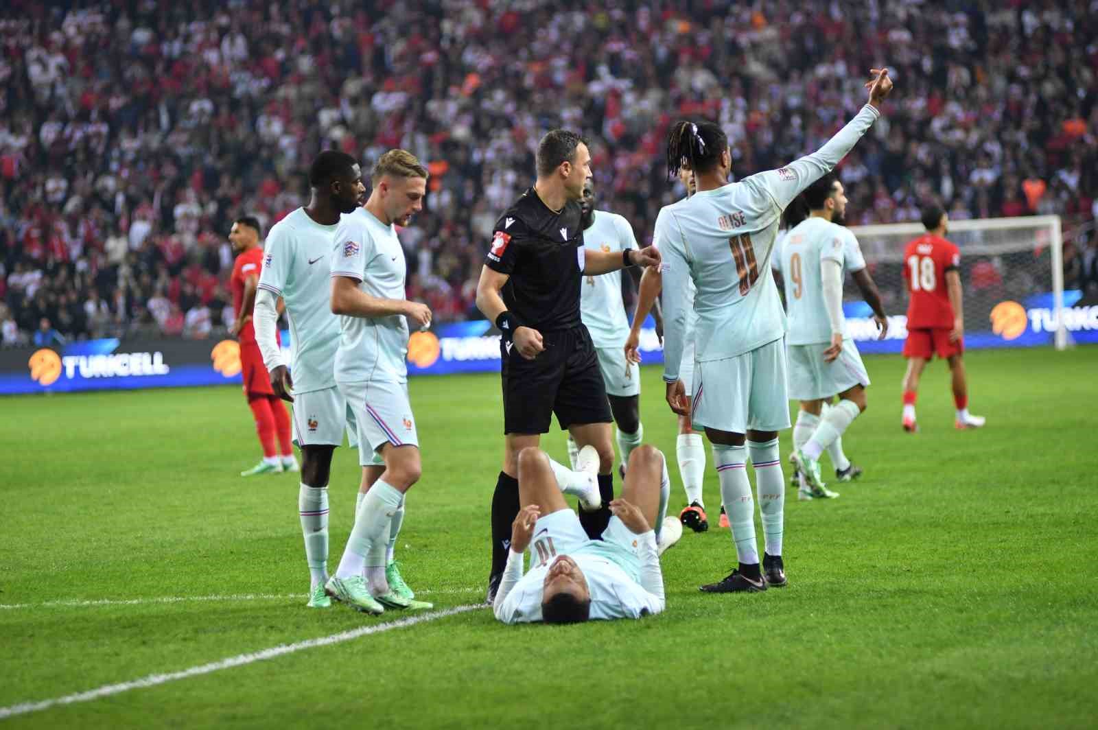 TÜRKİYE A MİLLİ FUTBOL TAKIMI, UEFA ULUSLAR A LİGİ 1. GRUP İLK MAÇINDA KOCAELİ'NDE FRANSA'YA 1-0 MAĞLUP OLDU.