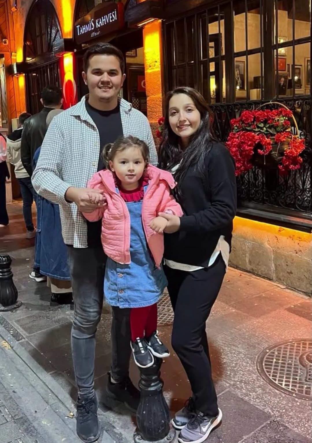 5 YAŞINDAKİ HATİCE SERRA KIL VE AİLESİ