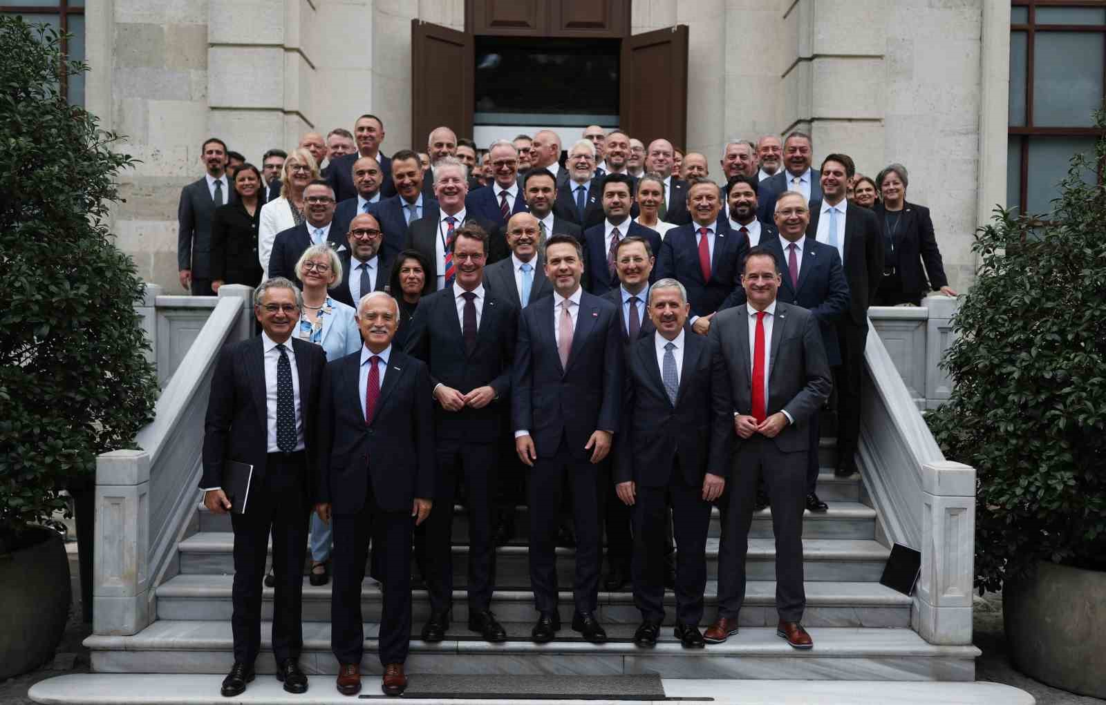 ENERJİ VE TABİİ KAYNAKLAR BAKANI ALPARSLAN BAYRAKTAR,TÜRKİYE İLE ALMANYA’NIN KUZEY REN-VESTFALYA EYALETİ ARASINDA DÜZENLENEN İŞ FORUMUNA KATILDI.