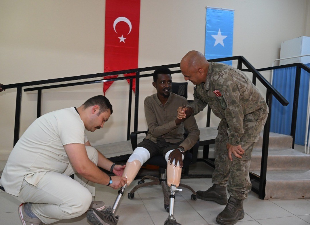 MİLLİ SAVUNMA BAKANLIĞI (MSB), SOMALİ RECEP TAYYİP ERDOĞAN EĞİTİM VE ARAŞTIRMA HASTANESİNE PROTEZ BACAK YARDIMI PROJESİ GERÇEKLEŞTİRİLDİĞİNİ DUYURDU.