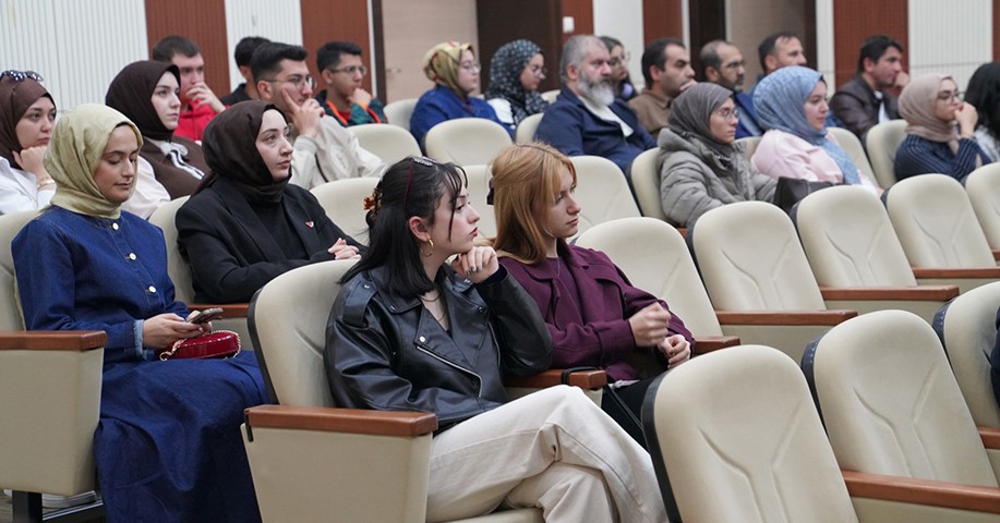 ERZURUM TEKNİK ÜNİVERSİTESİNDE (ETÜ), “TERÖRSÜZ TÜRKİYE: TARİHSEL SÜREÇ, DEMOKRATİKLEŞME VE HUKUK DEVLETİ” KONULU PANEL DÜZENLENDİ.