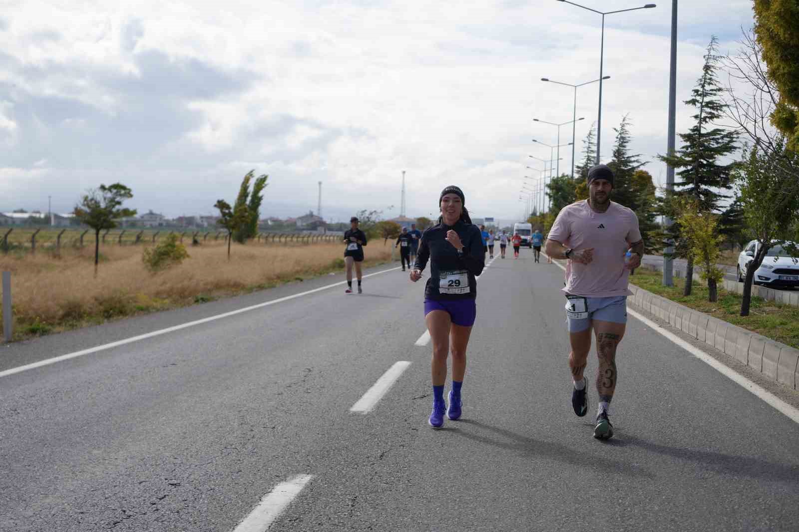 NİĞDE’DE 3. GELENEKSEL YARI MARATONU KOŞULDU