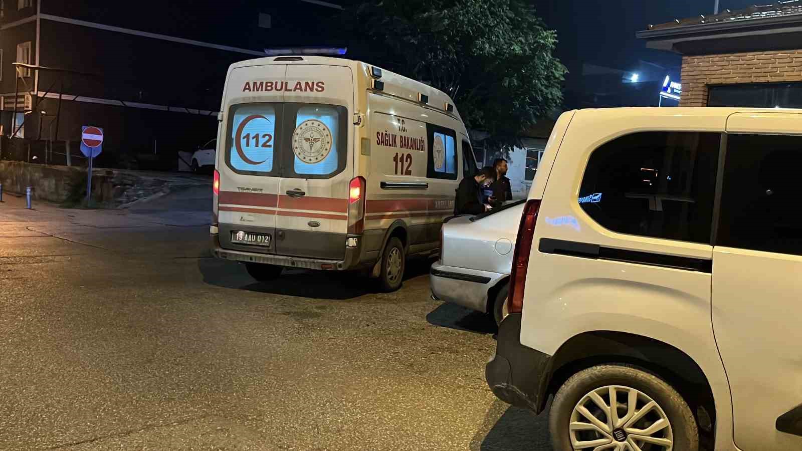 ÇORUM'DA 18 YAŞINDAKİ YABANCI UYRUKLU GENÇ, TANIMADIĞINI İDDİA ETTİĞİ BİR KİŞİNİN BIÇAKLI SALDIRISI SONUCU YARALANDI