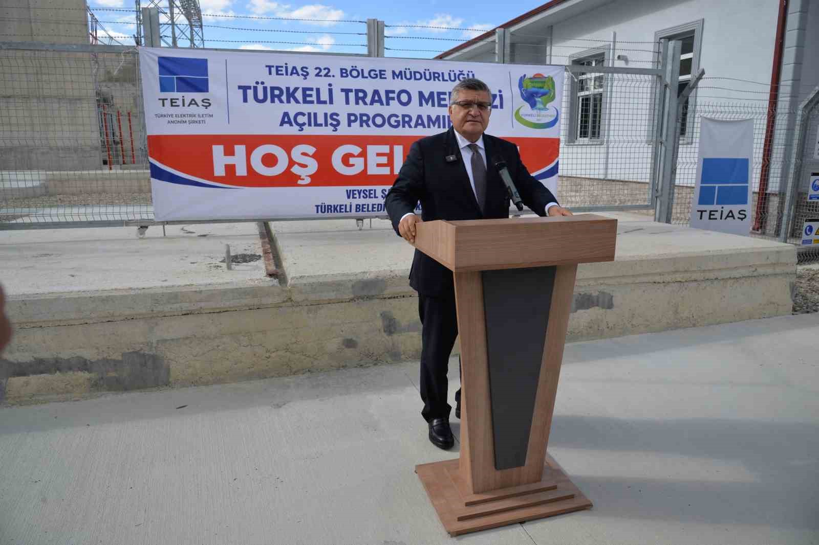 TÜRKELİ’DE TRANSFORMATÖR MERKEZİ HİZMETE AÇILDI SİNOP'UN TÜRKELİ İLÇESİNİN ELEKTRİK ALTYAPISINI GÜÇLENDİRECEK TÜRKELİ TRANSFORMATÖR MERKEZİ, DÜZENLENEN TÖRENLE HİZMETE AÇILDI. YAKLAŞIK 250 MİLYON LİRALIK YATIRIMLA HAYATA GEÇİRİLEN MERKEZLE BİRLİKTE İLÇENİN ELEKTRİĞİ DOĞRUDAN TÜRKELİ’DEKİ TRAFO MERKEZİNDEN SAĞLANACAK.