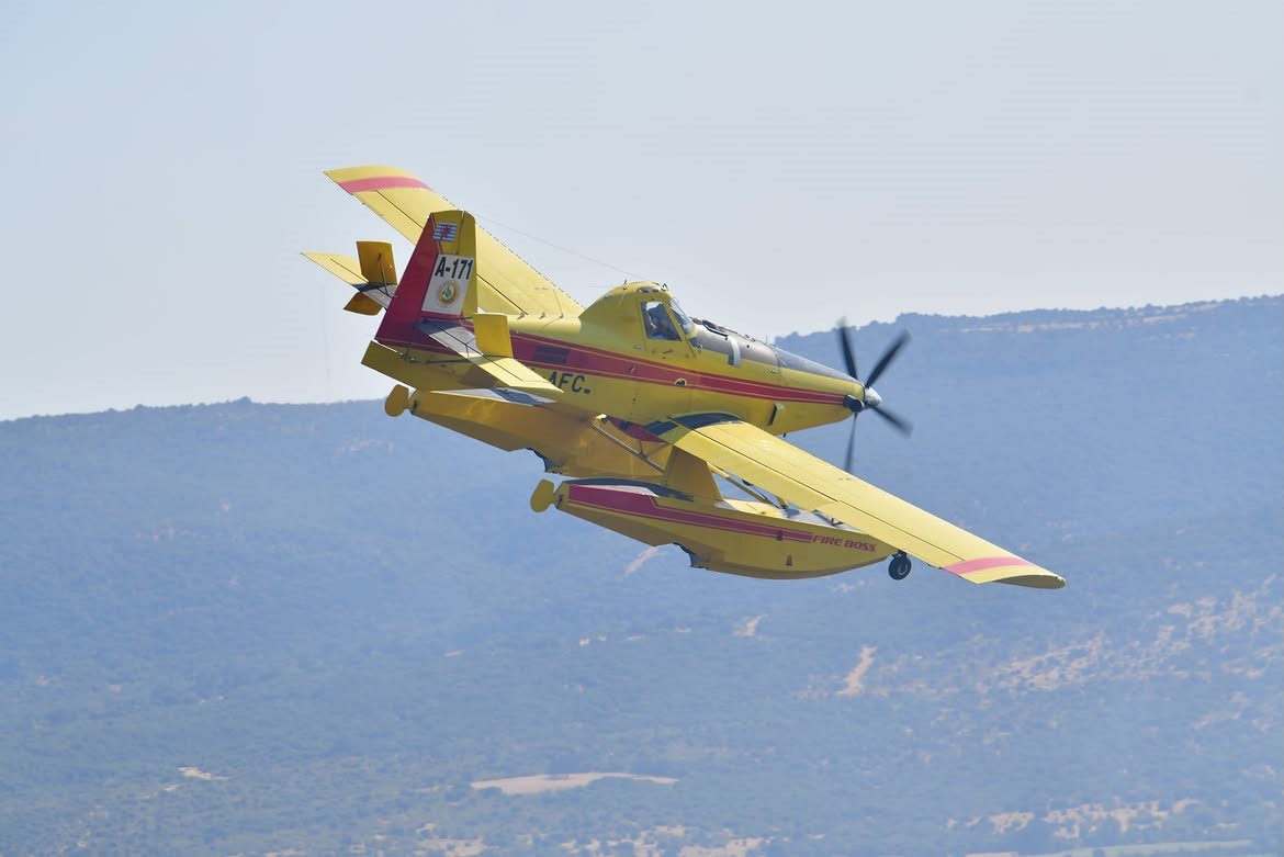 ÇANAKKALE'NİN EZİNE İLÇESİNDE ÇIKAN ORMAN YANGININA ORMAN BÖLGE MÜDÜRLÜĞÜ EKİPLERİNİN HAVADAN VE KARADAN MÜDAHALESİYLE KONTROL ALTINA ALINDI.