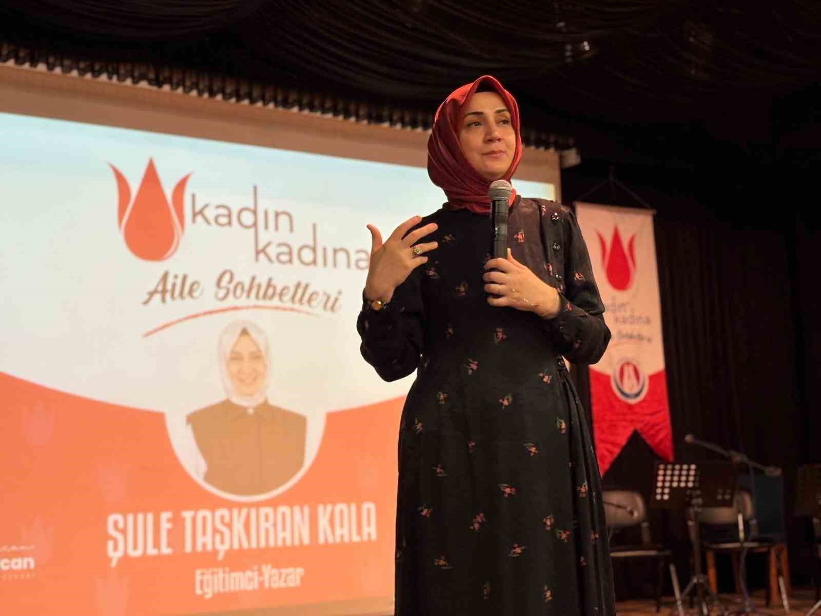 SİNCAN BELEDİYESİ, KADIN KADINA AİLE SOHBETLERİ PROGRAMI İLE ALANINDA UZMAN, BİRBİRİNDEN DEĞERLİ İSİMLERİ SİNCANLI HANIMLARLA BULUŞTURMAYI SÜRDÜRÜYOR. LALE KONFERANS SALONU'NDA GERÇEKLEŞEN PROGRAMIN BU AYKİ KONUĞU EĞİTİMCİ VE YAZAR ŞULE TAŞKIRAN KALA OLDU.