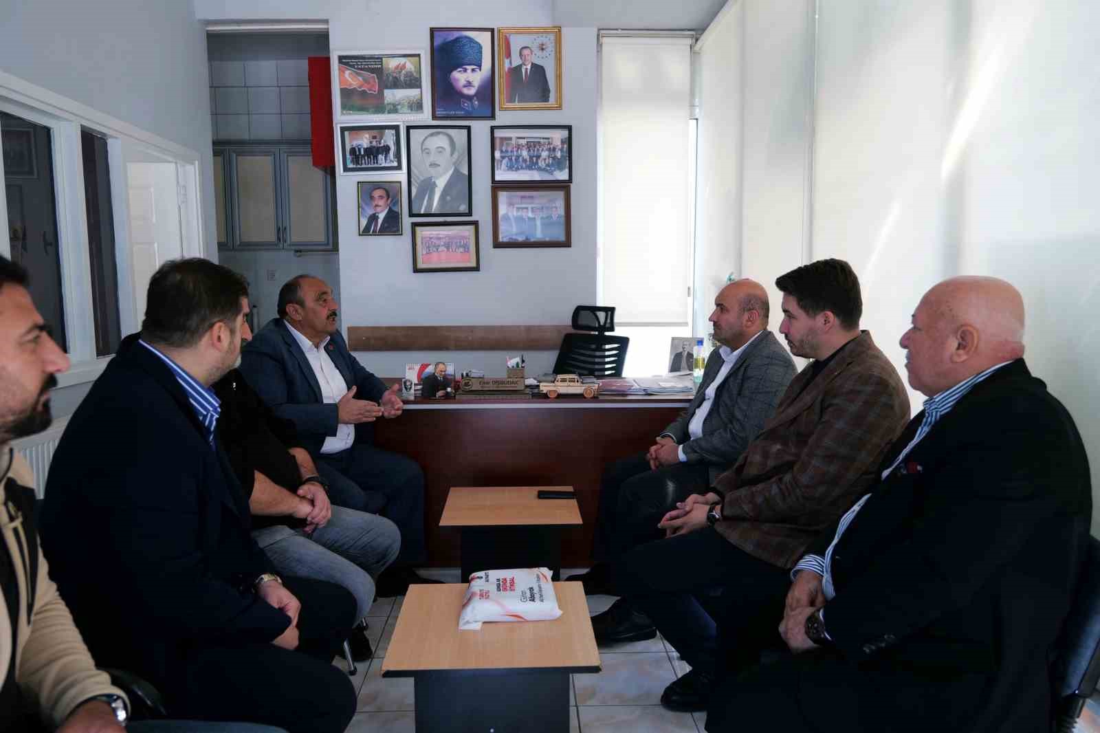 AK PARTİ ESKİŞEHİR İL BAŞKANI GÜRHAN ALBAYRAK, ODUNPAZARI İLÇESİNDEKİ MAHALLE MUHTARLARINI ZİYARET ETTİ.