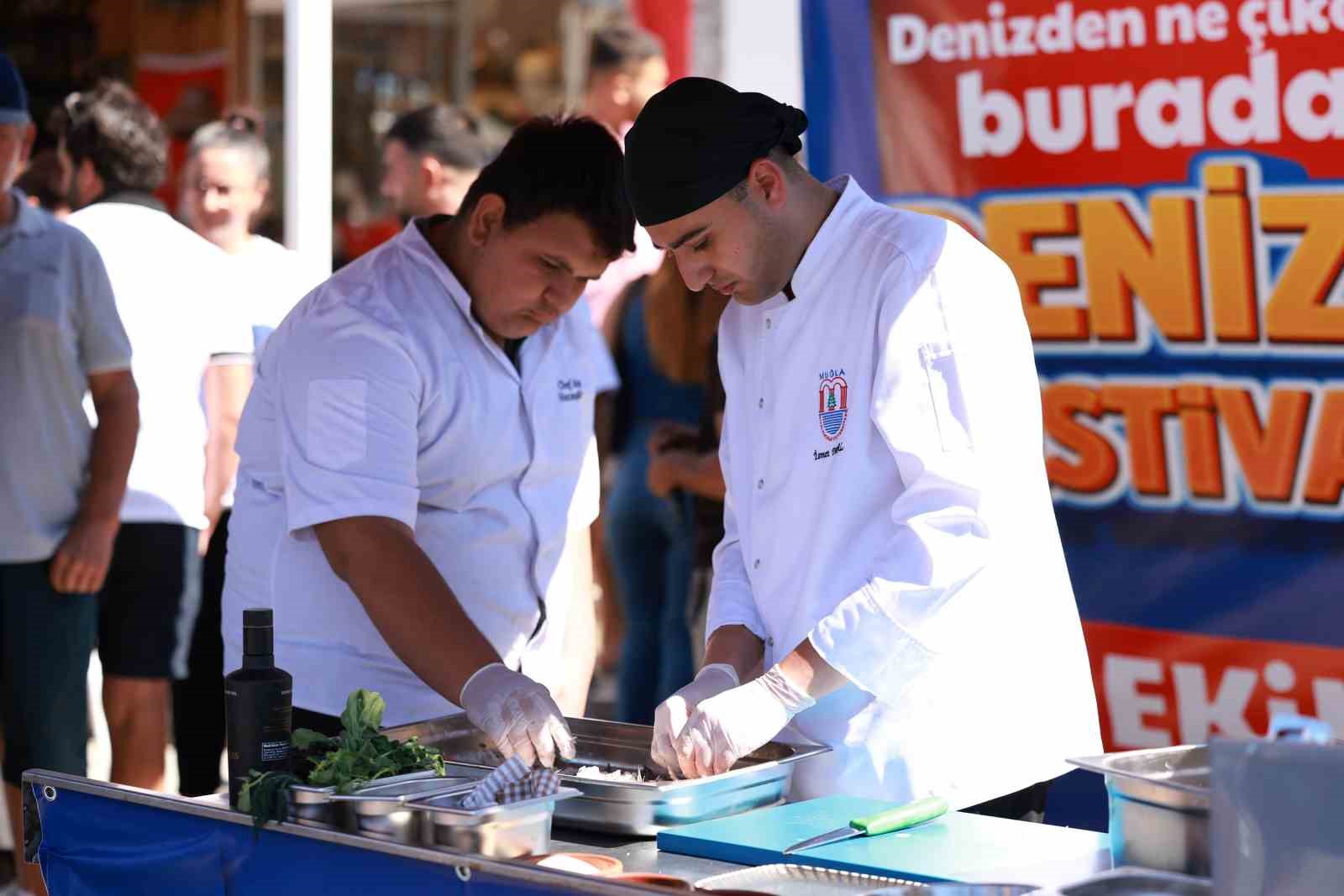 MARMARİS'İN EŞSİZ DENİZ ÜRÜNLERİ, YEREL LEZZETLERİ VE KÜLTÜRÜ 2. MARMARİS DENİZ ÜRÜNLERİ FESTİVALİ’NDE BULUŞUYOR. YEREL ESNAFIN DESTEĞİYLE SELİMİYE’DE DÜZENLENECEK FESTİVALDE GASTRONOMİNİN YANI SIRA YEREL SANATÇILAR DA SAHNE ALACAK.