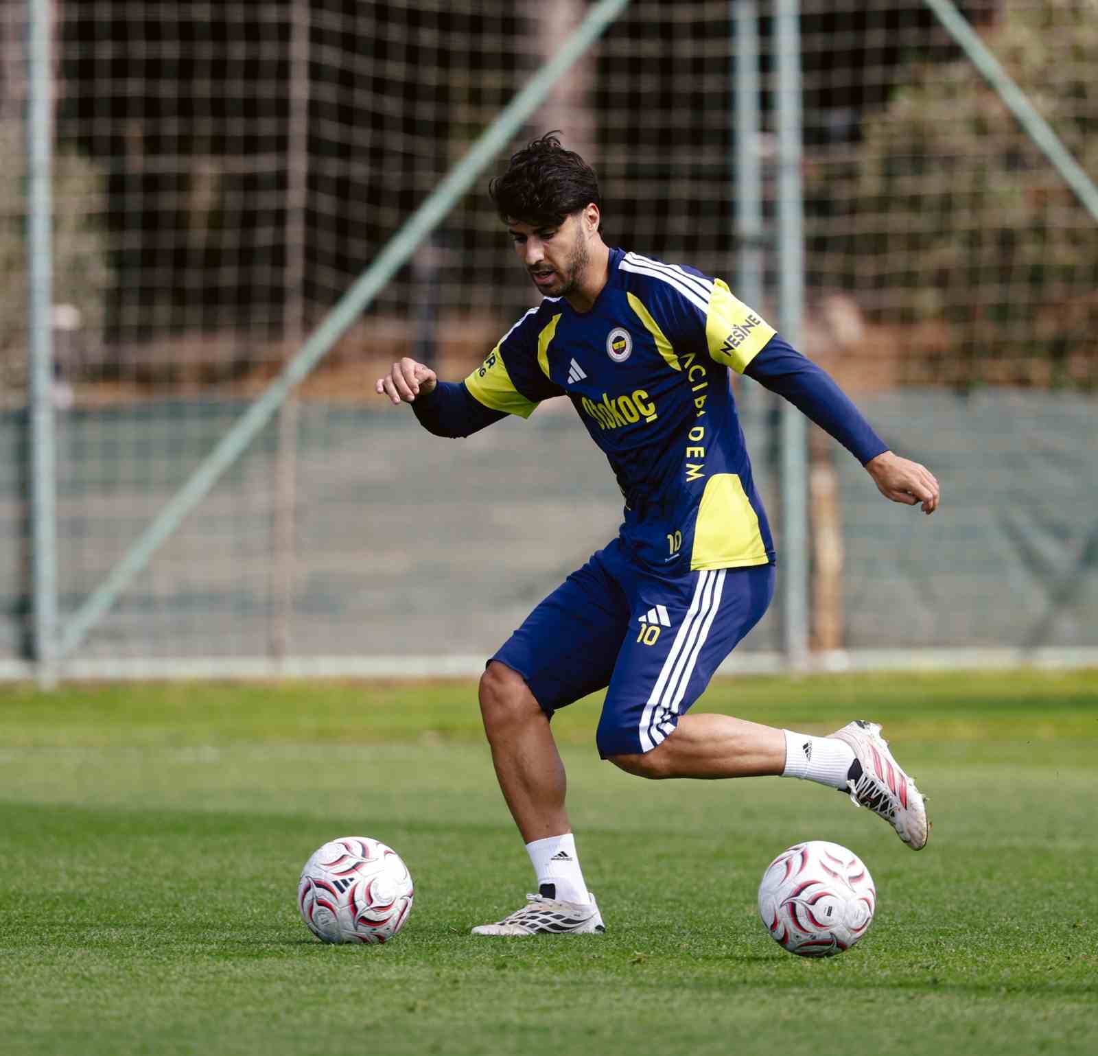 FENERBAHÇE, TRENDYOL SÜPER LİG’İN 7. HAFTASINDA DEPLASMANDA ÇAYKUR RİZESPOR İLE OYNAYACAĞI MAÇIN HAZIRLIKLARINI BUGÜN YAPTIĞI ANTRENMANLA SÜRDÜRDÜ.
