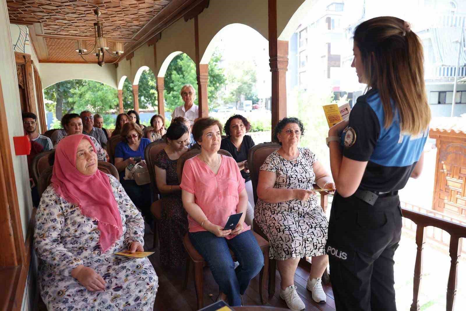 MERKEZEFENDİ BELEDİYESİ, HACI HIZIR SALİH EFENDİ KONAĞI’NDA, DENİZLİ EMNİYET MÜDÜRLÜĞÜ PERSONELLERİNİN KATILIMIYLA KADINLARA YÖNELİK KADES UYGULAMASI HAKKINDA BİLGİLENDİRME PROGRAMI GERÇEKLEŞTİRİLDİ.