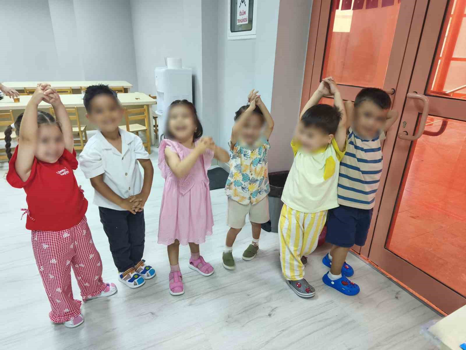 ANTALYA BÜYÜKŞEHİR BELEDİYESİ, SOSYAL BELEDİYECİLİK ÇALIŞMALARI KAPSAMINDA ANTALYA VE İLÇELERİNDE KREŞ VE GÜNDÜZ BAKIMEVLERİNİN SAYISINI ARTTIRMAYA DEVAM EDİYOR. ELMALI İLÇE HİZMET BİNASI YERLEŞKESİNDE HİZMETE AÇILAN 3 SINIFLI 60 ÖĞRENCİ KAPASİTELİ KREŞ, YENİ DÖNEMDE TAM KAPASİTE HİZMET VERMEYE HAZIRLANIYOR.