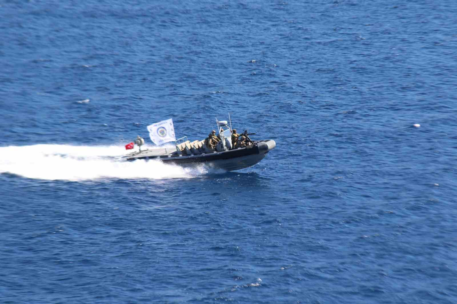 DENİZ KUVVETLERİ KOMUTANLIĞI TARAFINDAN TÜRKİYE'NİN 3 TARAFINDA BULUNAN DENİZLERDE GERÇEKLEŞTİRİLEN DENİZKURDU-I/2026 TATBİKATI'NIN SEÇKİN GÖZLEMCİ GÜNÜ FAALİYETLERİ TAMAMLANDI.