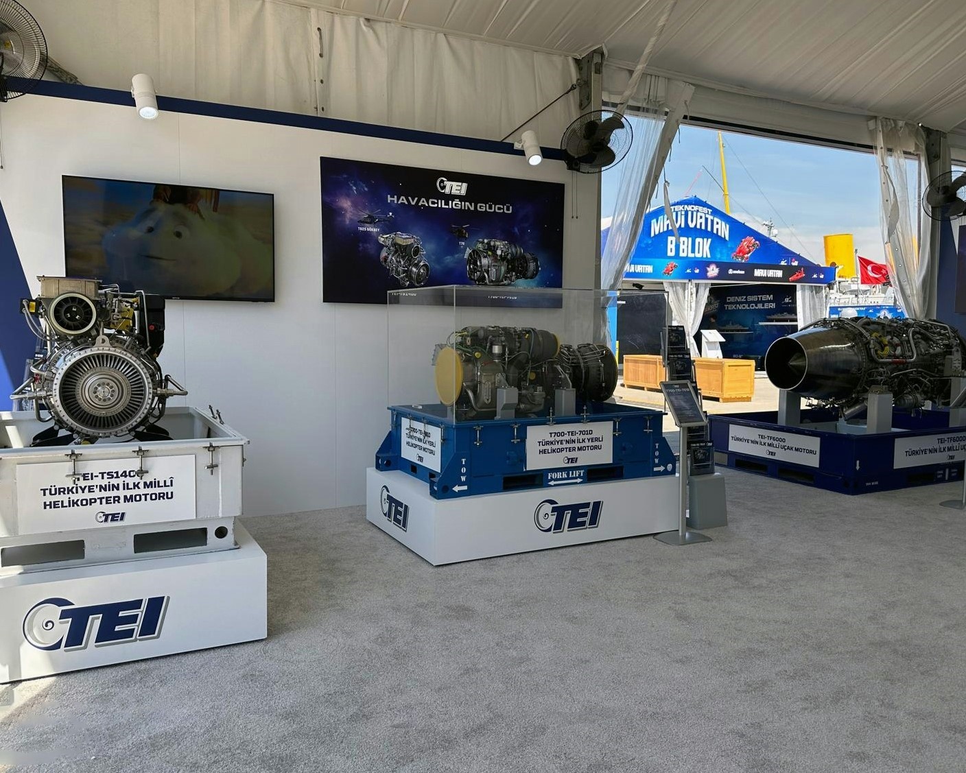 TEI STANDINDA TÜRKİYE'NİN İLK UÇAK MOTORU TEI-TF6000, TÜRKİYE'NİN İLK MİLLÎ HELİKOPTER MOTORU TEI-TS1400, TÜRKİYE'NİN İLK MİLLÎ TURBODİZEL HAVACILIK MOTORU TEI-PD170, TÜRKİYE'NİN İLK YERLİ HELİKOPTER MOTORU T700-TEI-701D VE LM2500 DENİZCİLİK GAZ TÜRBİNİ İÇİN ÜRETİLEN DOMEPLATE PARÇASI ZİYARETÇİLERLE BULUŞTURULACAK.