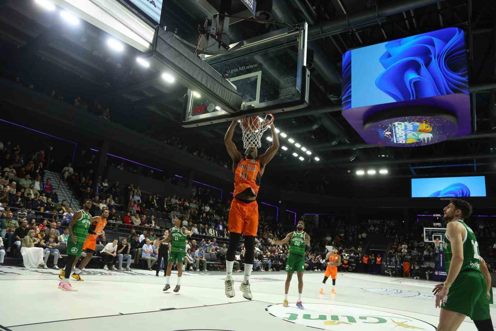 GLİNT ÇAYIROVA BELEDİYESİ, TÜRKİYE BASKETBOL SÜPER LİGİ’NİN 5. HAFTASINDA SAHASINDA AĞIRLADIĞI BURSASPOR BASKETBOL’U 83-64 MAĞLUP EDEREK LİGDEKİ İLK GALİBİYETİNİ ALDI.