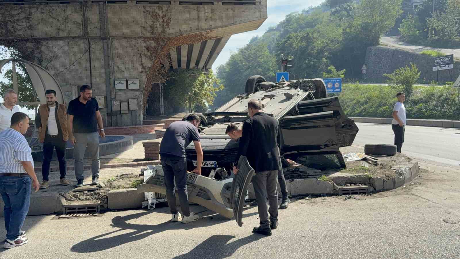 SAMSUN’UN CANİK İLÇESİNDE İKİ ARACIN ÇARPIŞMASI SONUCU MEYDANA GELEN TRAFİK KAZASINDA 1 KİŞİ YARALANIRKEN, KAZA YAPAN OTOMOBİLİN BİR SAAT ÖNCE 2 MİLYON 600 BİN LİRAYA SATIN ALINDIĞI ORTAYA ÇIKTI.