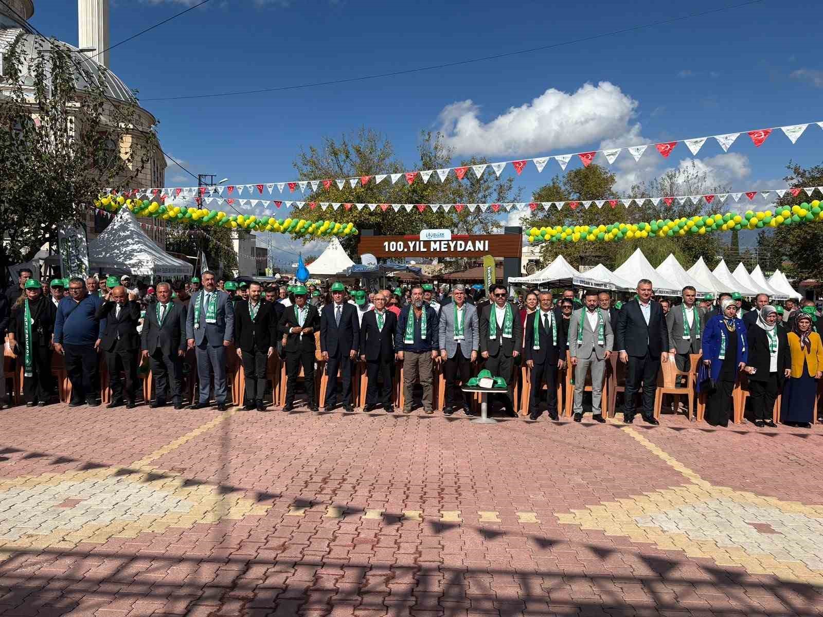ELLEK BELDESİNDEKİ YÜZÜNCÜ YIL MEYDANI’NDA 3. YEŞİL ALTIN ZEYTİN FESTİVALİ GERÇEKLEŞTİRİLDİ.