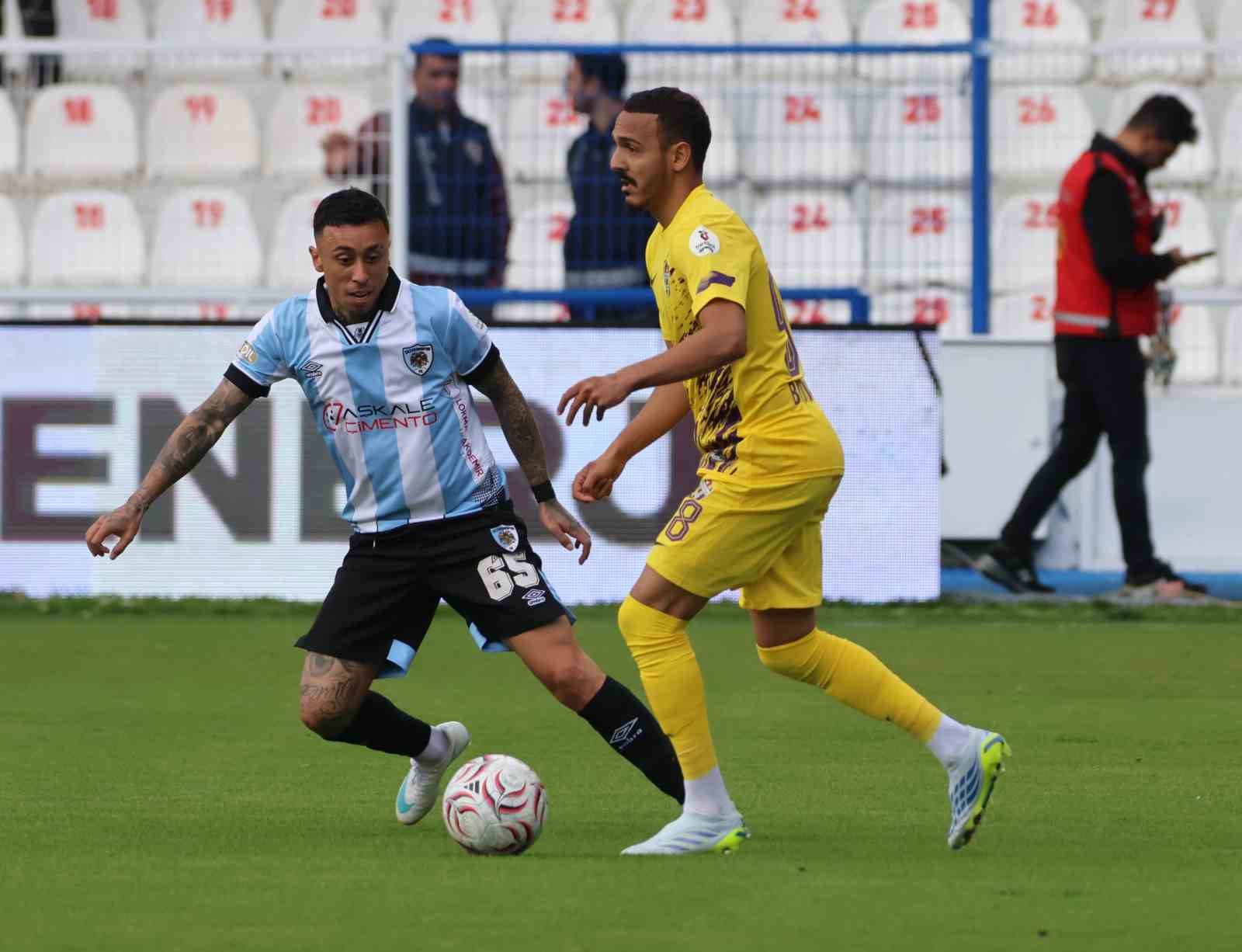 TRENDYOL SÜPER LİG'İN 8. HAFTASINDA ERZURUMSPOR FK, SAHASINDA EYÜPSPOR İLE KARŞI KARŞIYA GELİYOR. MÜCADELENİN İLK YARISI MAVİ-BEYAZLI EKİBİN 1-0 ÜSTÜNLÜĞÜYLE TAMAMLANDI.