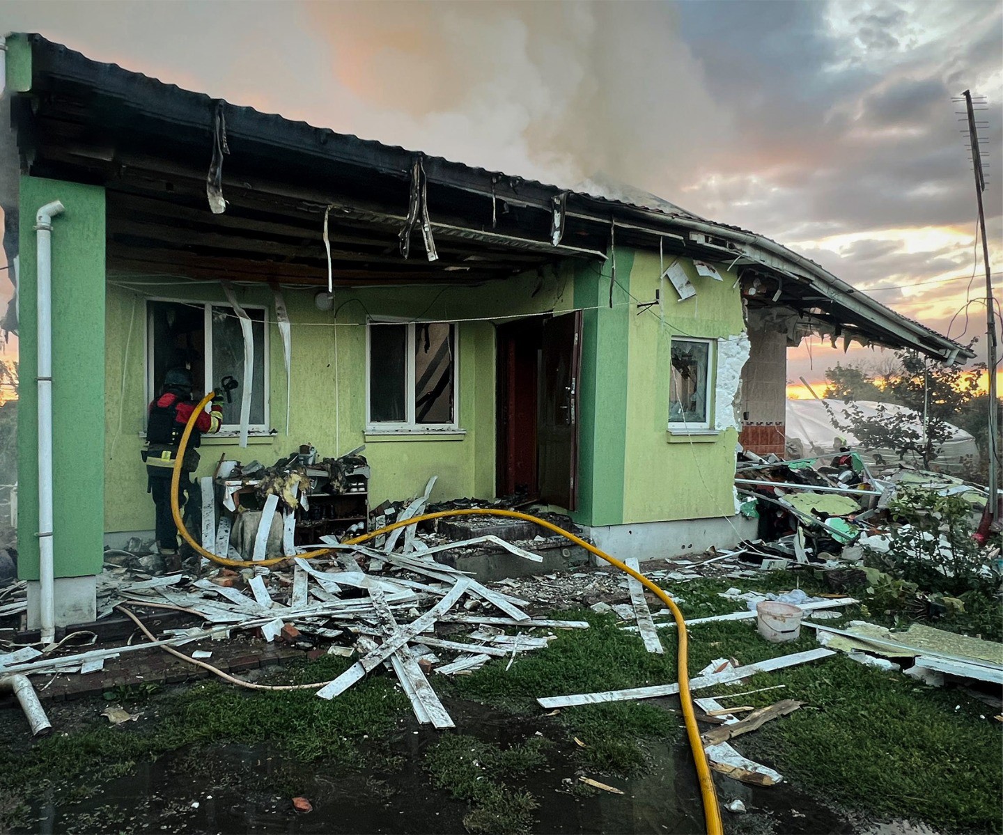 RUSYA’NIN UKRAYNA’NIN BAŞKENTİ KİEV’E DÜZENLEDİĞİ FÜZE VE İHA SALDIRISINDA 12 KİŞİ HAYATINI KAYBETTİ, YAKLAŞIK 40 KİŞİ DE YARALANDI. KİEV BELEDİYE BAŞKANI VİTALİ KLİTSCHKO, HAYATINI KAYBEDENLER İÇİN YARIN KİEV’DE YAS İLAN ETTİ