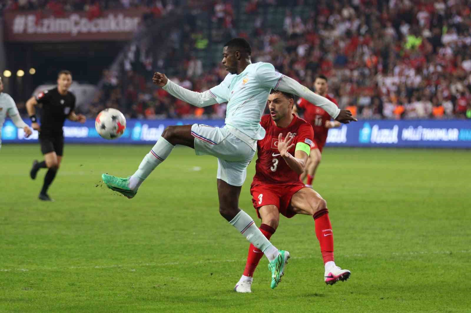 A MİLLİ FUTBOL TAKIMI, UEFA ULUSLAR A LİGİ 1. GRUP İLK MAÇINDA FRANSA İLE KOCAELİ'DE KARŞILAŞIYOR. MÜCADELENİN İLK YARISI GOLSÜZ EŞİTLİKLE TAMAMLANDI.