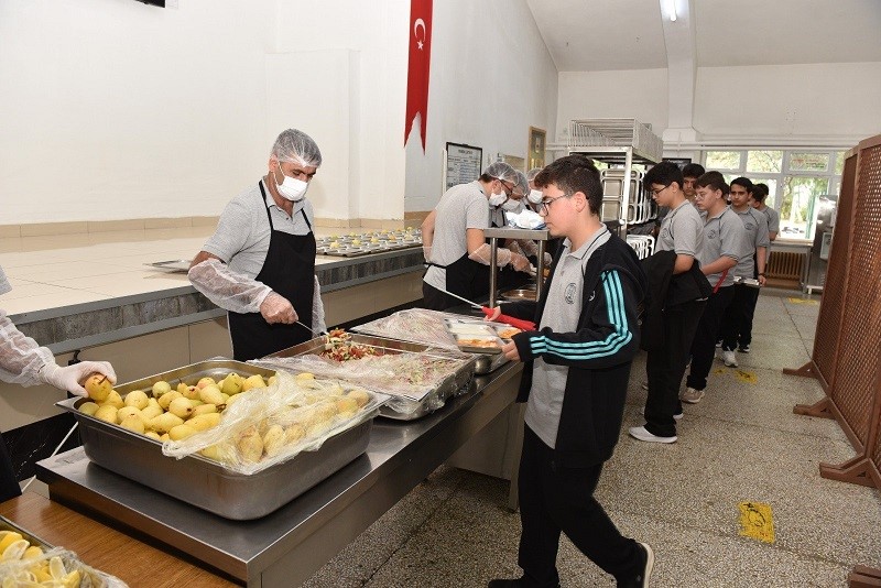 ERZİNCAN FEN LİSESİ ÖĞRENCİLERİ, "MEHMETÇİK İLE BİR GÜN" ETKİNLİĞİ KAPSAMINDA ASKERÎ PERSONEL VE GAZİLERLE BİR ARAYA GELDİ