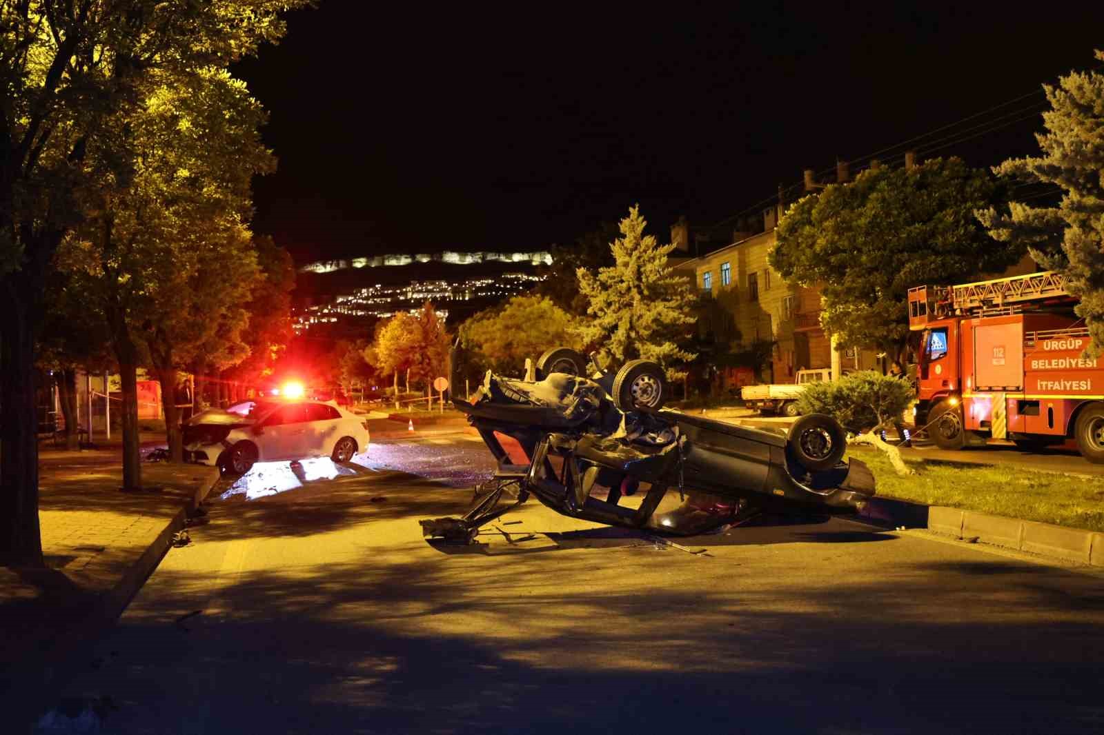 NEVŞEHİR’İN ÜRGÜP İLÇESİNDE İKİ OTOMOBİLİN YARIŞ YAPTIĞI SIRADA KAVŞAKTA DÖNÜŞ YAPMAK İSTEYEN BAŞKA BİR OTOMOBİLE ÇARPMASI SONUCU MEYDANA GELEN KAZADA 6 KİŞİ YARALANDI.