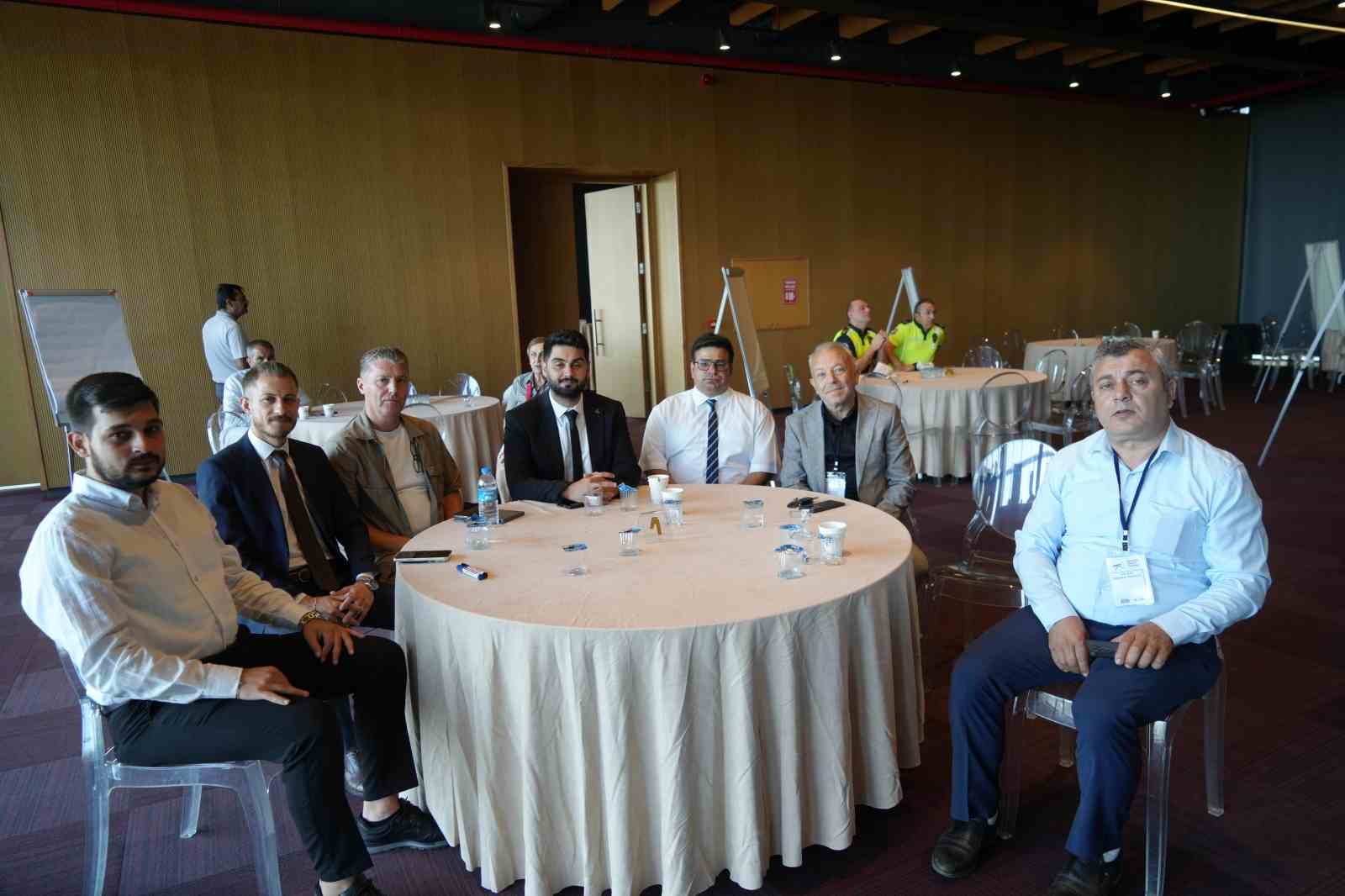 AKILLI, ENTEGRE VE SÜRDÜRÜLEBİLİR ULAŞIM AMACIYLA SAMSUN BÜYÜKŞEHİR BELEDİYESİ TARAFINDAN DÜZENLENEN 3 TOPLANTIDAN OLUŞAN SAMSUN ULAŞIM ÇALIŞTAYI’NIN İLKİ BUGÜN ŞEHİT ÖMER HALİSDEMİR ÇOK AMAÇLI SALON’DA YAPILDI.