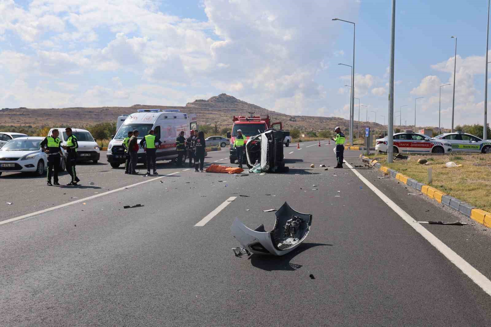 NEVŞEHİR’DE KAMYONET İLE OTOMOBİLİN ÇARPIŞMASI SONUCU MEYDANA GELEN TRAFİK KAZASINDA 2 KİŞİ HAYATINI KAYBETTİ