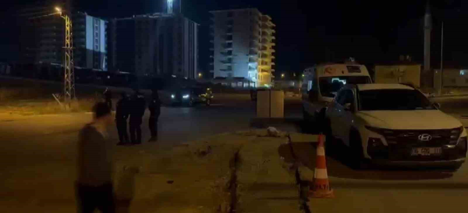 ANKARA'NIN PURSAKLAR İLÇESİNDE UYGULAMA NOKTASINDA DURDURULAN BİR ARAÇTAN ATEŞ AÇILMASI SONUCUNDA POLİS MEMURU AHMET TÜRKOĞLU ŞEHİT OLDU.
