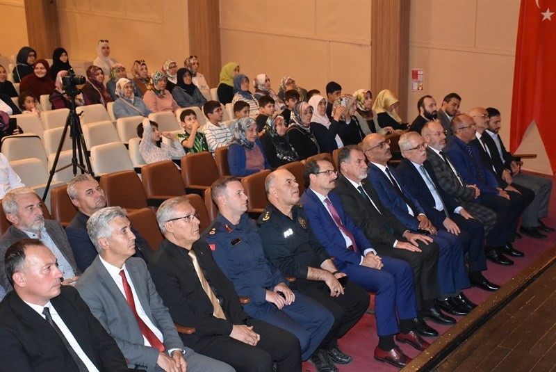 MANİSA’NIN SALİHLİ İLÇESİNDE CAMİLER VE DİN GÖREVLİLERİ HAFTASI DOLAYISIYLA İLÇE MÜFTÜLÜĞÜ TARAFINDAN "CAMİ VE SOSYAL HAYAT" KONULU KONFERANS PROGRAMI DÜZENLENDİ.
