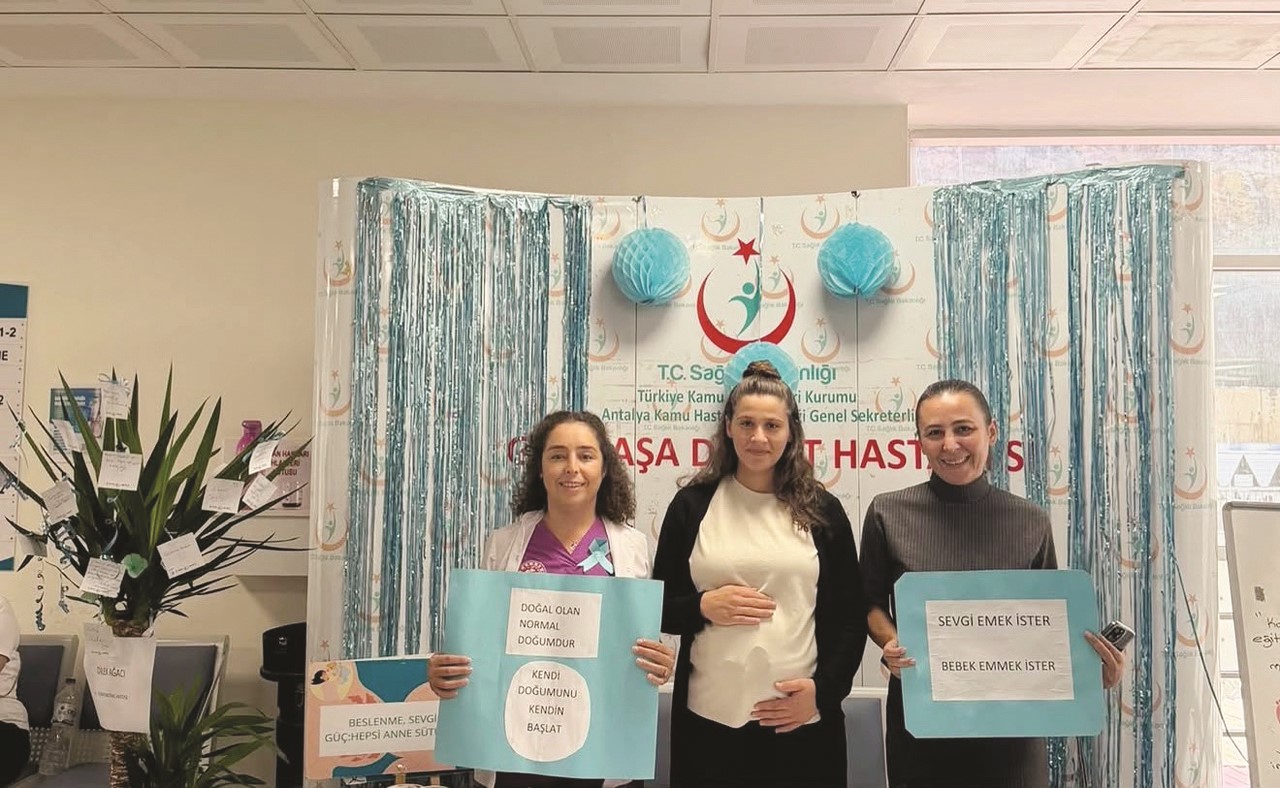 GAZİPAŞA DEVLET HASTANESİ TARAFINDAN 1-7 EKİM EMZİRME HAFTASI DOLAYISIYLA DÜZENLENEN ETKİNLİKTE, EMZİRME SÜRECİNDE ANNELERİN DESTEKLENMESİNİN ÖNEMİNE VURGU YAPILDI.