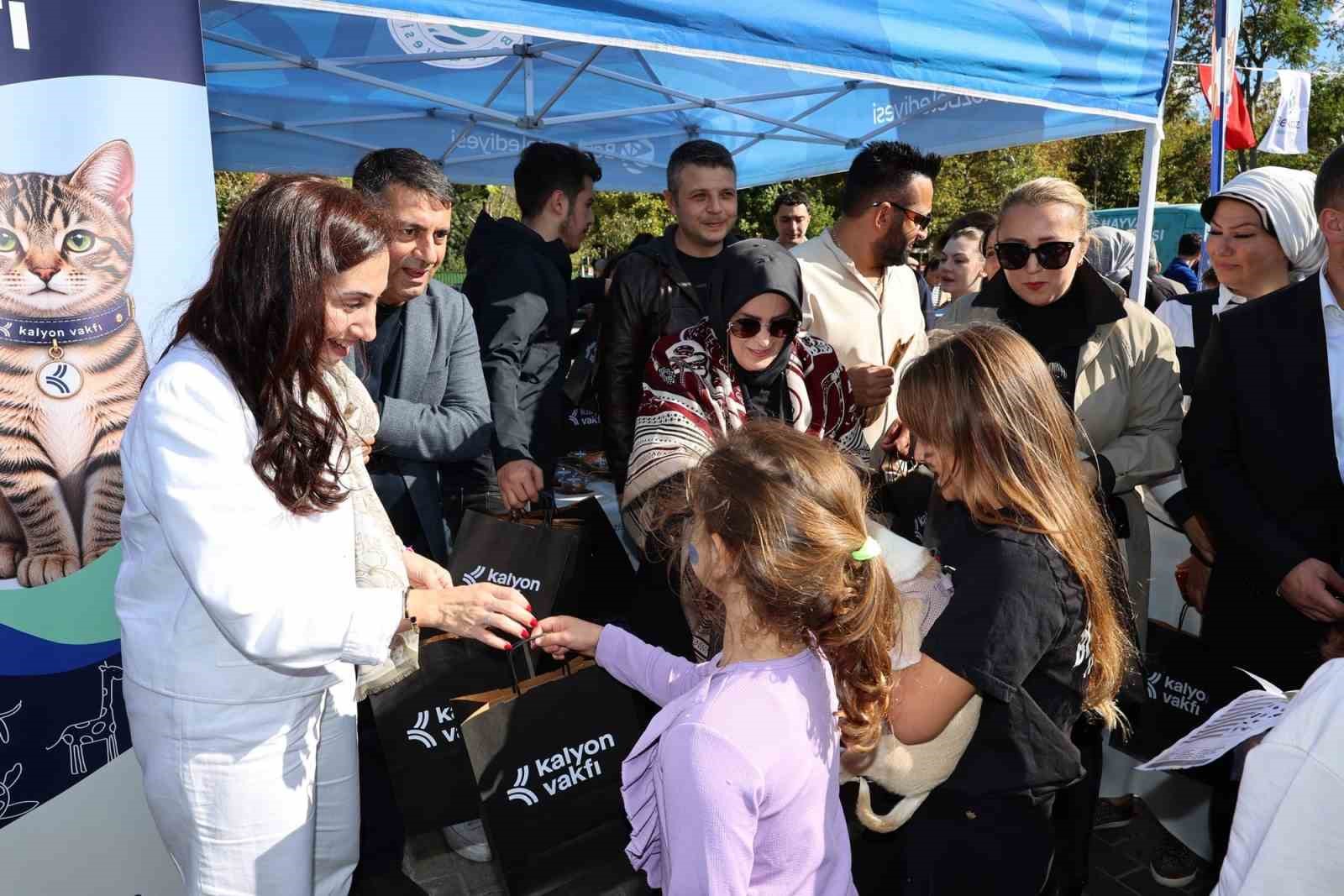 BEYKOZ BELEDİYESİ TARAFINDAN 4 EKİM DÜNYA HAYVANLARI KORUMA GÜNÜ KAPSAMINDA "HER CANA DEĞER" SLOGANIYLA BEYKOZ YAŞAM FESTİVALİ DÜZENLENDİ. FESTİVALDE ÇOCUKLAR VE AİLELER, HAYVAN SEVGİSİ VE DOĞA TEMASI ETRAFINDA ÇEŞİTLİ ETKİNLİKLERDE BİR ARAYA GELDİ.
