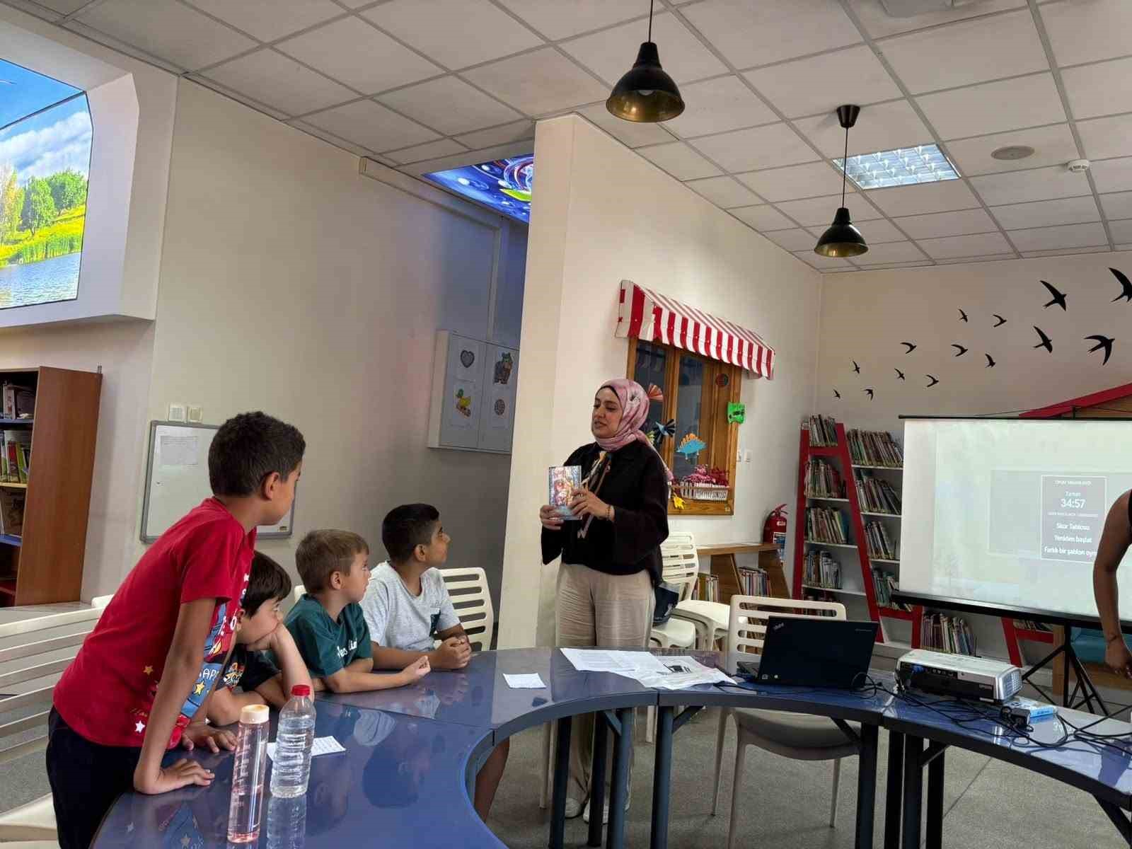 AYDIN ÇOCUK VE GENÇLİK KÜTÜPHANESİ’NDE KÜYAP ETKİNLİKLERİ KAPSAMINDA ÇOCUK VE GENÇLERE YÖNELİK "DRAMA ETKİNLİĞİ / KÜTÜPHANE ORYANTASYONU" ETKİNLİĞİ DÜZENLENDİ. ETKİNLİKTE ÇOCUKLAR HEM EĞLENDİ HEM DE KÜTÜPHANEYİ YAKINDAN TANIMA FIRSATI BULDU.