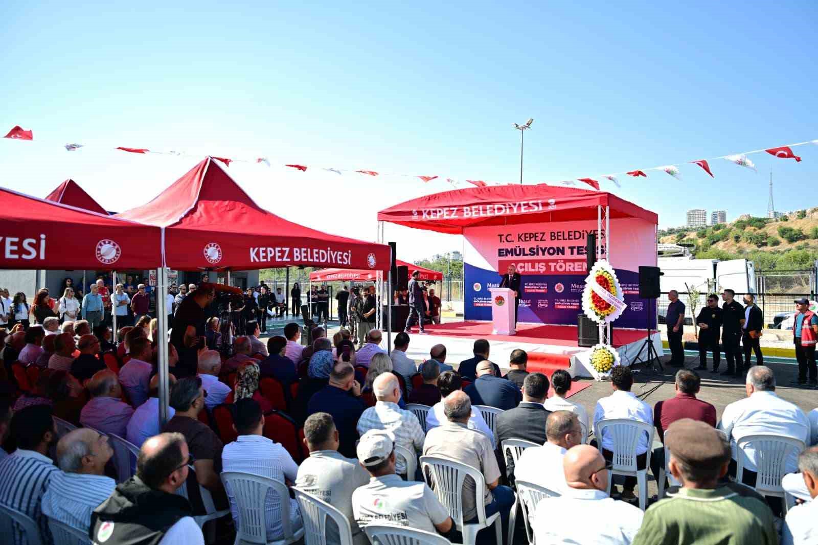 KEPEZ BELEDİYE BAŞKANI MESUT KOCAGÖZ, KEPEZ’İN PARASINI KORUYAN VE HİZMET KAPASİTESİNİ ARTIRAN YATIRIMLARA BİR YENİSİNİ EKLEDİ. 47 MİLYON 550 BİN TL’LİK YATIRIMLA KURULAN EMÜLSİYON TESİSİ, YILLIK YAKLAŞIK 30 MİLYON TL TASARRUF SAĞLAYACAK
