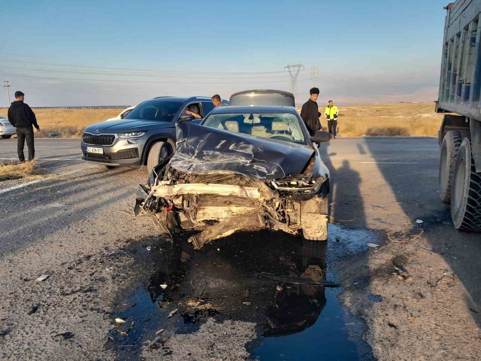 KONYA’NIN KARAPINAR İLÇESİNDE KAMYON İLE OTOMOBİLİN ÇARPIŞMASI SONUCU MEYDANA GELEN KAZADA 1 KİŞİ YARALANDI.