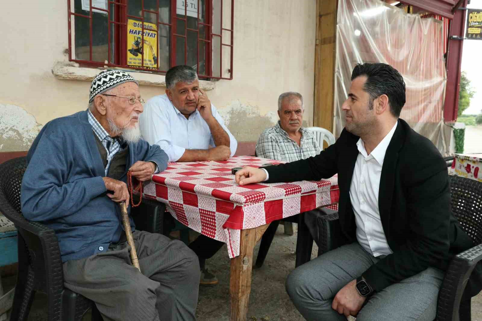 AKDENİZ KAYMAKAMI VE BELEDİYE BAŞKAN VEKİLİ MURAT BEŞİKCİ, İLÇEDEKİ MAHALLELERDE YÜRÜTÜLEN ÇALIŞMALARI YERİNDE İNCELEMEK VE VATANDAŞLARIN TALEP VE SORUNLARINI DİNLEMEK AMACIYLA GERÇEKLEŞTİRDİĞİ SAHA ZİYARETLERİNİ SÜRDÜRÜYOR.