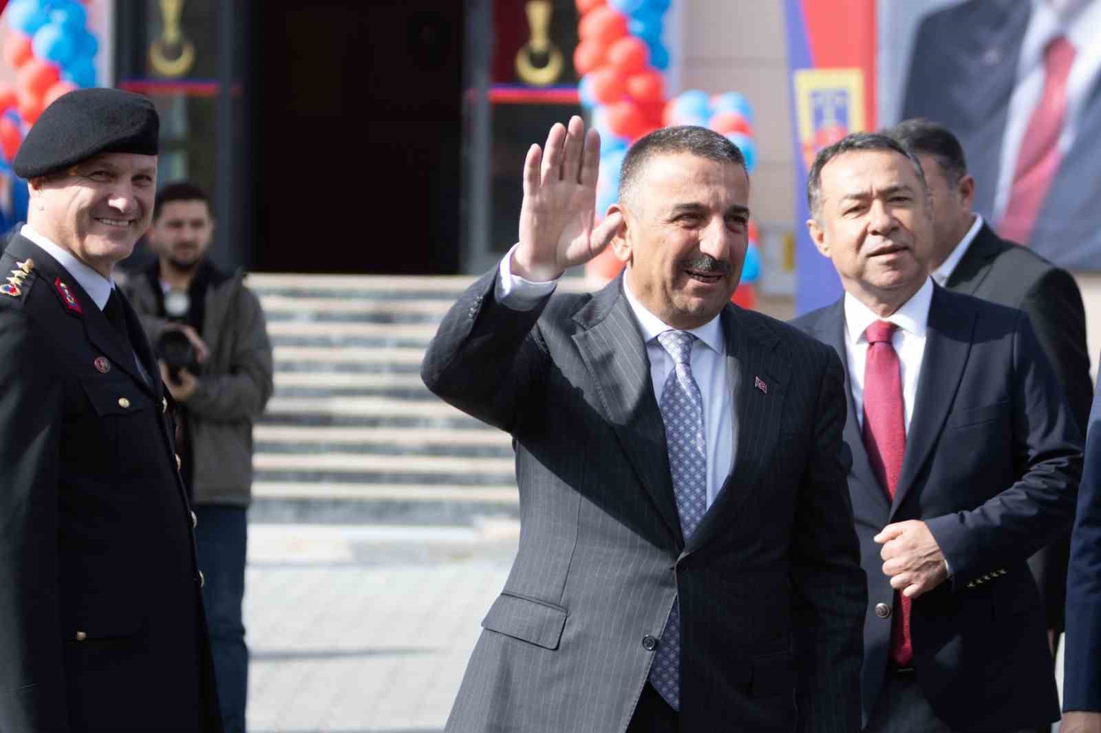 ZONGULDAK’IN DEVREK İLÇESİNE BAĞLI ÇAYDEĞİRMENİ BELDESİNDE YAPIMI TAMAMLANAN JANDARMA KARAKOL KOMUTANLIĞI YENİ HİZMET BİNASI TÖRENLE AÇILDI.