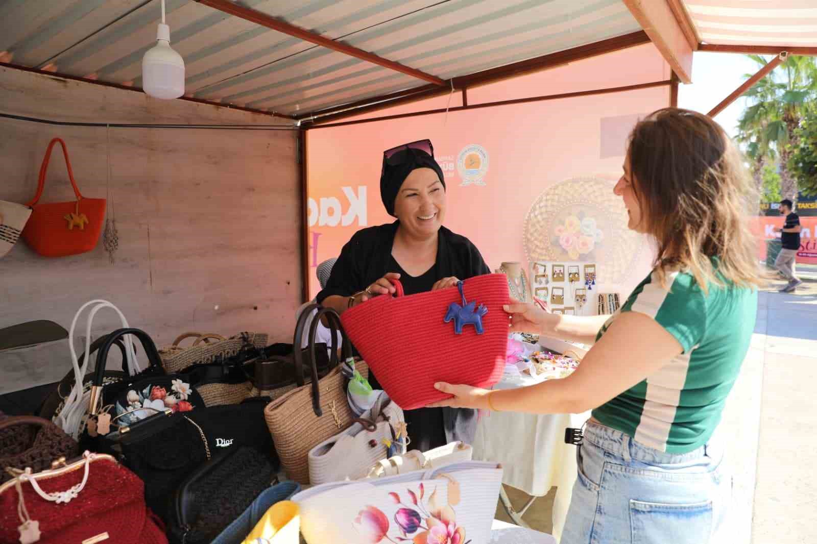SAMSUN BÜYÜKŞEHİR BELEDİYESİ TARAFINDAN KADINLARIN ÜRETİME KATILIMINI DESTEKLEMEK VE KADIN EMEĞİNİ DAHA GÖRÜNÜR HALE GETİRMEK AMACIYLA DÜZENLENEN KADIN EMEĞİ FESTİVALİ BAŞLADI.