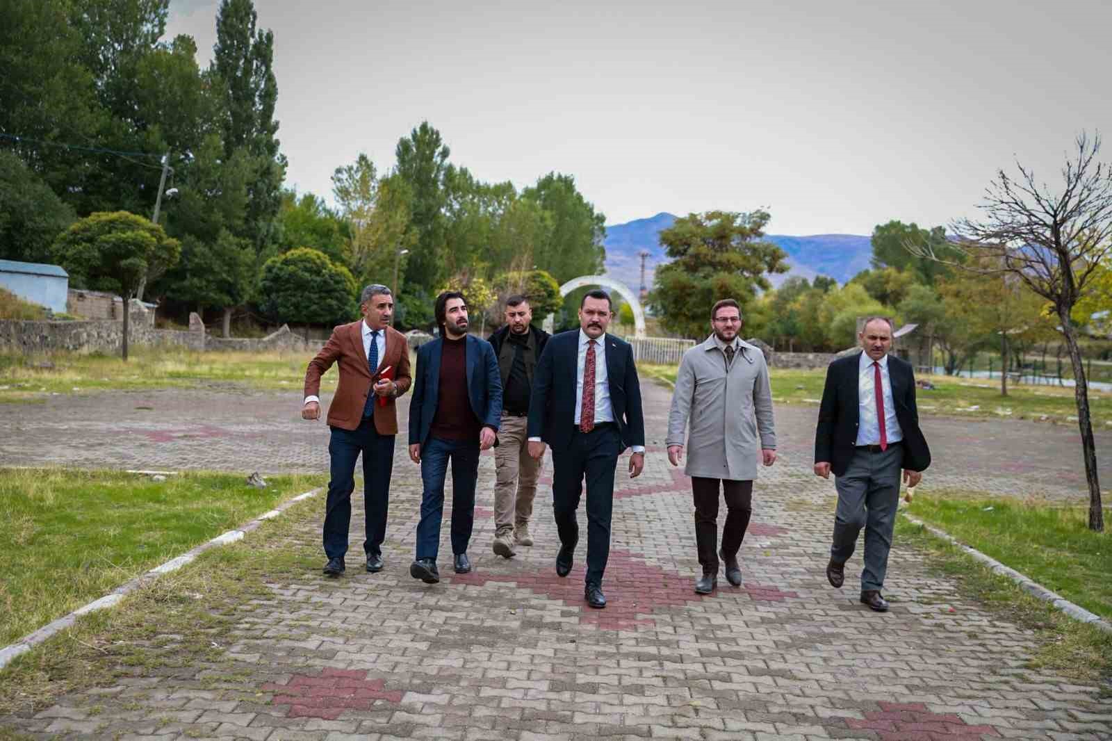 VAN'IN MURADİYE KAYMAKAMLIĞI TARAFINDAN BALIK BENDİ’NDE 11 BİN 379 METREKARELİK ALANDA YAPILACAK BUNGALOV EVLER, LOKANTA VE KAFE PROJESİ İÇİN SAHA İNCELEMESİ GERÇEKLEŞTİRİLDİ.