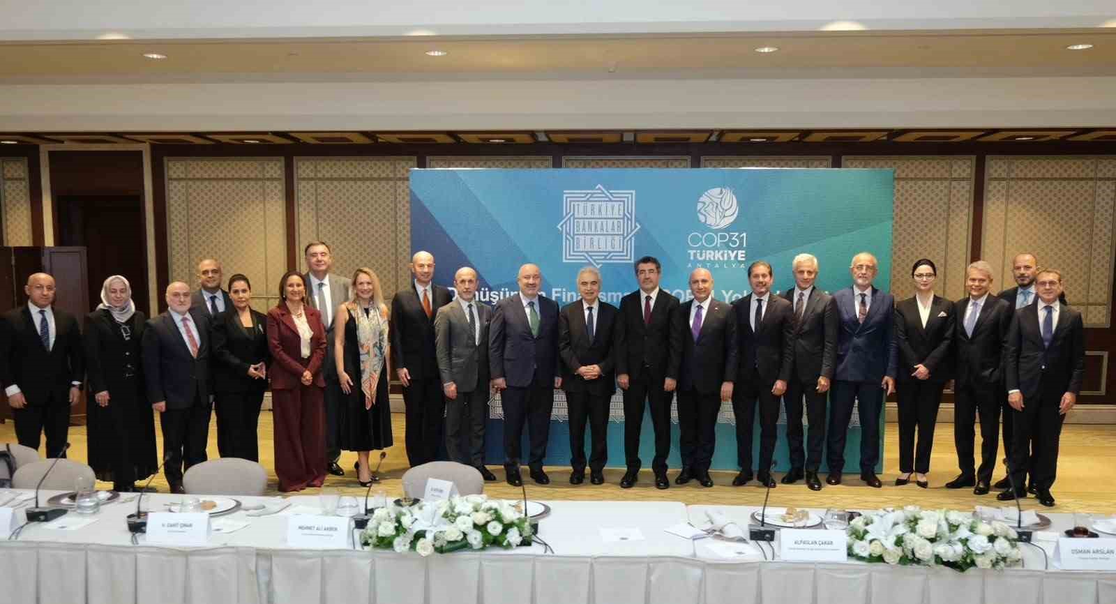 TÜRKİYE BANKALAR BİRLİĞİ (TBB) BAŞKANI ALPASLAN ÇAKAR VE YÖNETİM KURULU ÜYELERİ İLE ULUSLARARASI ENERJİ AJANSI BAŞKANI (IEA) FATİH BİROL, ‘DÖNÜŞÜMÜN FİNANSMANI: COP31 YOLUNDA TÜRKİYE’ İSİMLİ BASIN BULUŞMASINDA GAZETECİLER İLE BİR ARAYA GELDİ.
