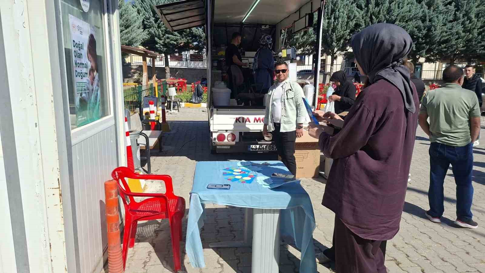 HİSARCIK İLÇE HASTANESİNDE ANNE VE BEBEK SAĞLIĞI İÇİN BİLGİLENDİRME STANDI