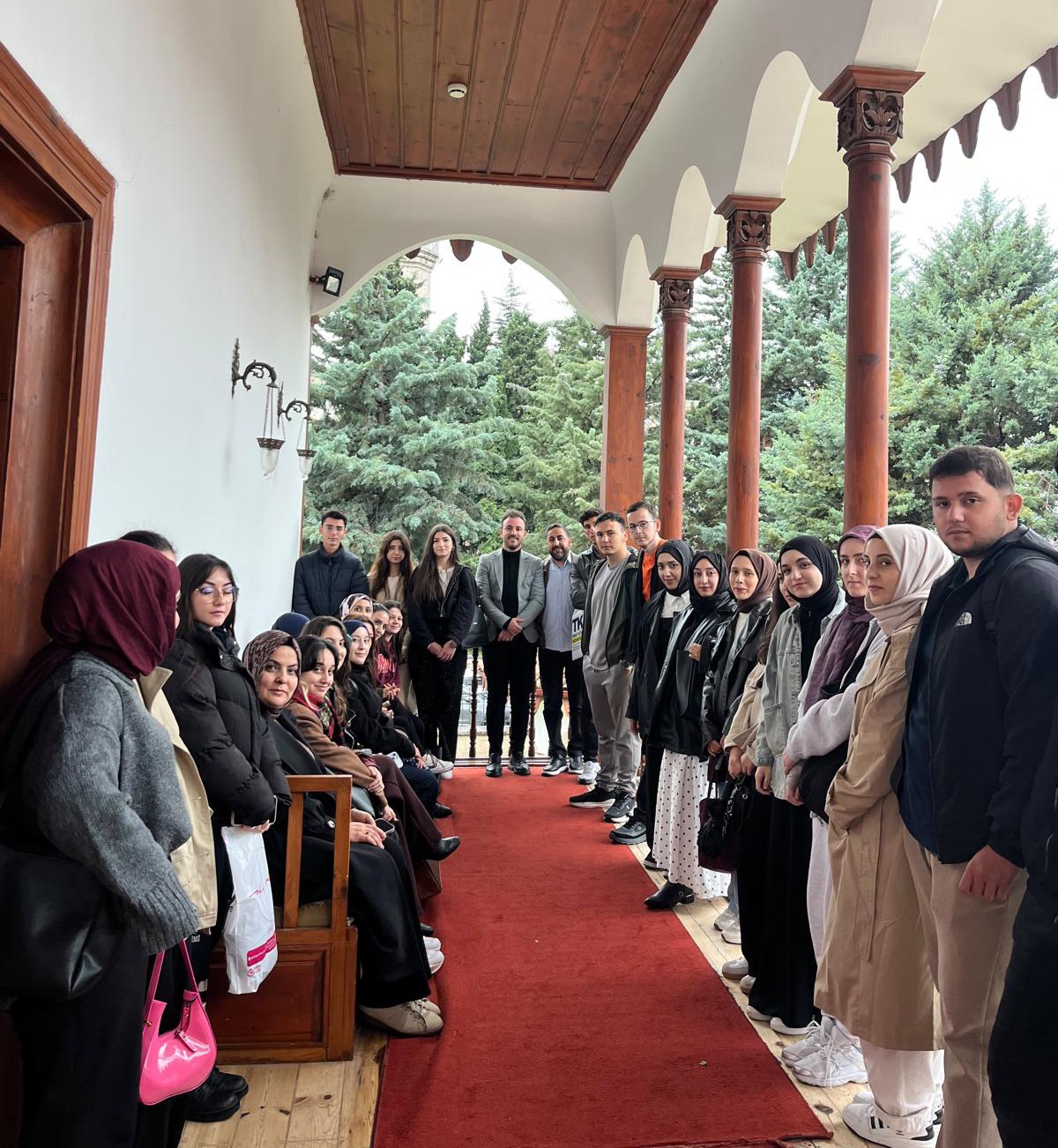 TOKAT GAZİOSMANPAŞA ÜNİVERSİTESİ ÖĞRENCİLERİ, ŞEHİR VE KÜLTÜR DERSİNİ TOKAT MEVLEVİHANESİ VE OSMAN PAŞA KONAĞI'NDA İŞLEYEREK KENTİN TASAVVUF KÜLTÜRÜNÜ VE YÖRESEL MUTFAĞINI YERİNDE TANIDI.