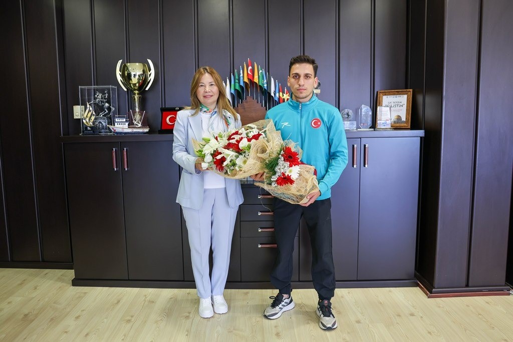 ONDOKUZ MAYIS ÜNİVERSİTESİ (OMÜ) ÖĞRENCİLERİ, 2025-2026 EĞİTİM-ÖĞRETİM YILINDA TÜRKİYE ÜNİVERSİTE SPORLARI FEDERASYONU (TÜSF) TARAFINDAN DÜZENLENEN MÜSABAKALARDA 12 ALTIN, 8 GÜMÜŞ VE 18 BRONZ OLMAK ÜZERE TOPLAM 38 MADALYA KAZANDI.