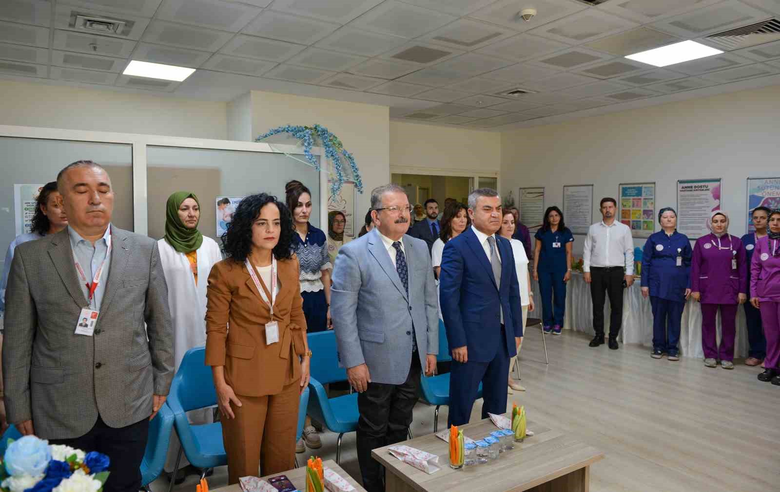 KEPEZ DEVLET HASTANESİ’NDE, NORMAL DOĞUM HAFTASI VE EMZİRME HAFTASI KAPSAMINDA, ANTALYA İL SAĞLIK MÜDÜRÜ PROF. DR. BEHZAT ÖZKAN, KEPEZ DEVLET HASTANESİ BAŞHEKİMİ OP. DR. RAMAZAN GÜRKAN VE HASTANE ÇALIŞANLARININ KATILIMIYLA ETKİNLİK DÜZENLENDİ.