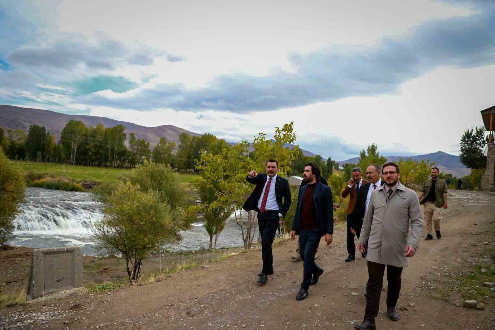 VAN'IN MURADİYE KAYMAKAMLIĞI TARAFINDAN BALIK BENDİ’NDE 11 BİN 379 METREKARELİK ALANDA YAPILACAK BUNGALOV EVLER, LOKANTA VE KAFE PROJESİ İÇİN SAHA İNCELEMESİ GERÇEKLEŞTİRİLDİ.