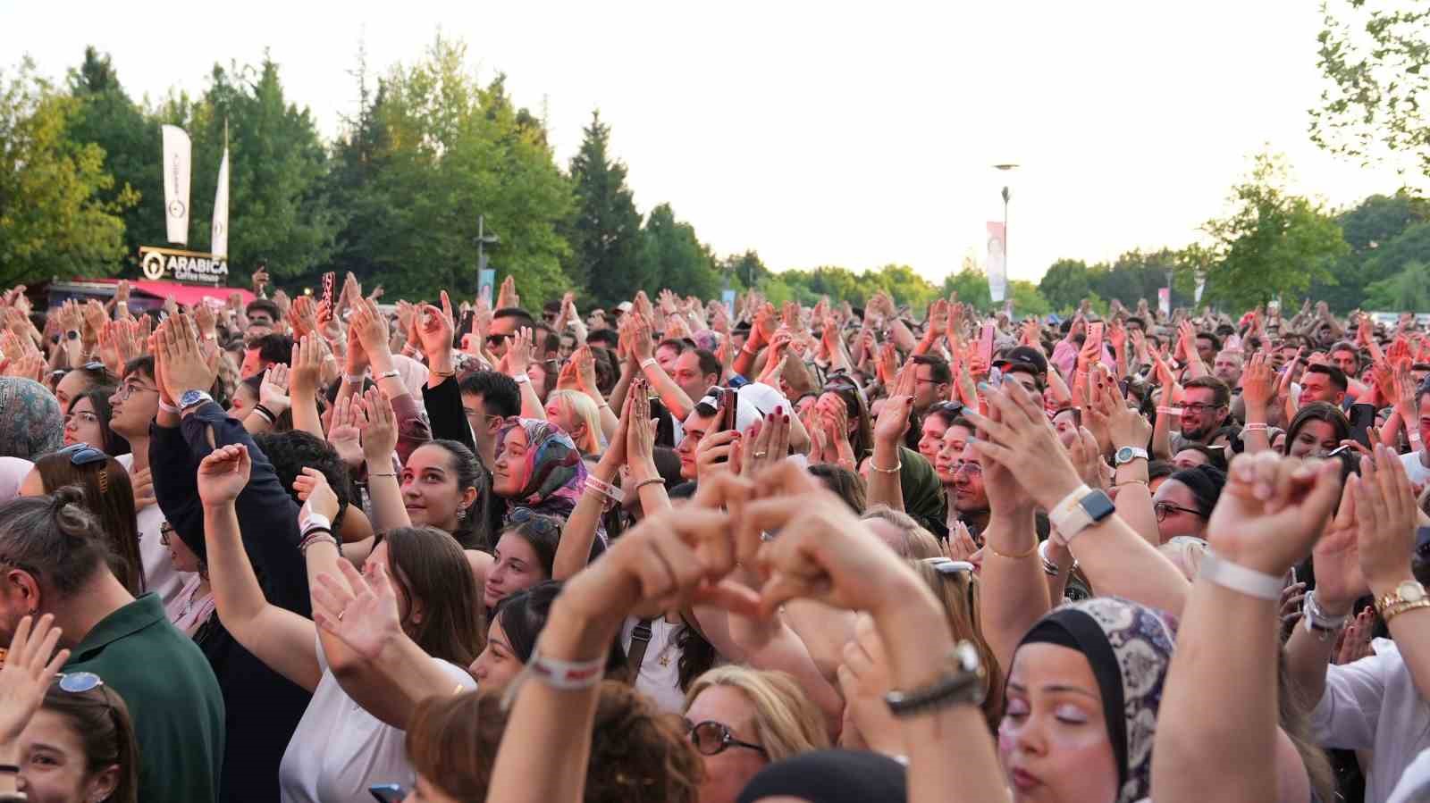 BU YIL 3'ÜNCÜSÜ DÜZENLENECEK OLAN ESKİŞEHİR GASTRO FEST'TE MANGA, SILA, SAGOPA KAJMER, BÜYÜK EV ABLUKADA, DEDUBLÜMAN, MADRİGAL, ANKARA ECHOES, YENİ TÜRKÜ, OZBİ, TUANA, AİSU VE FERİDE HİLAL AKIN SAHNE ALACAK (ARŞİV)