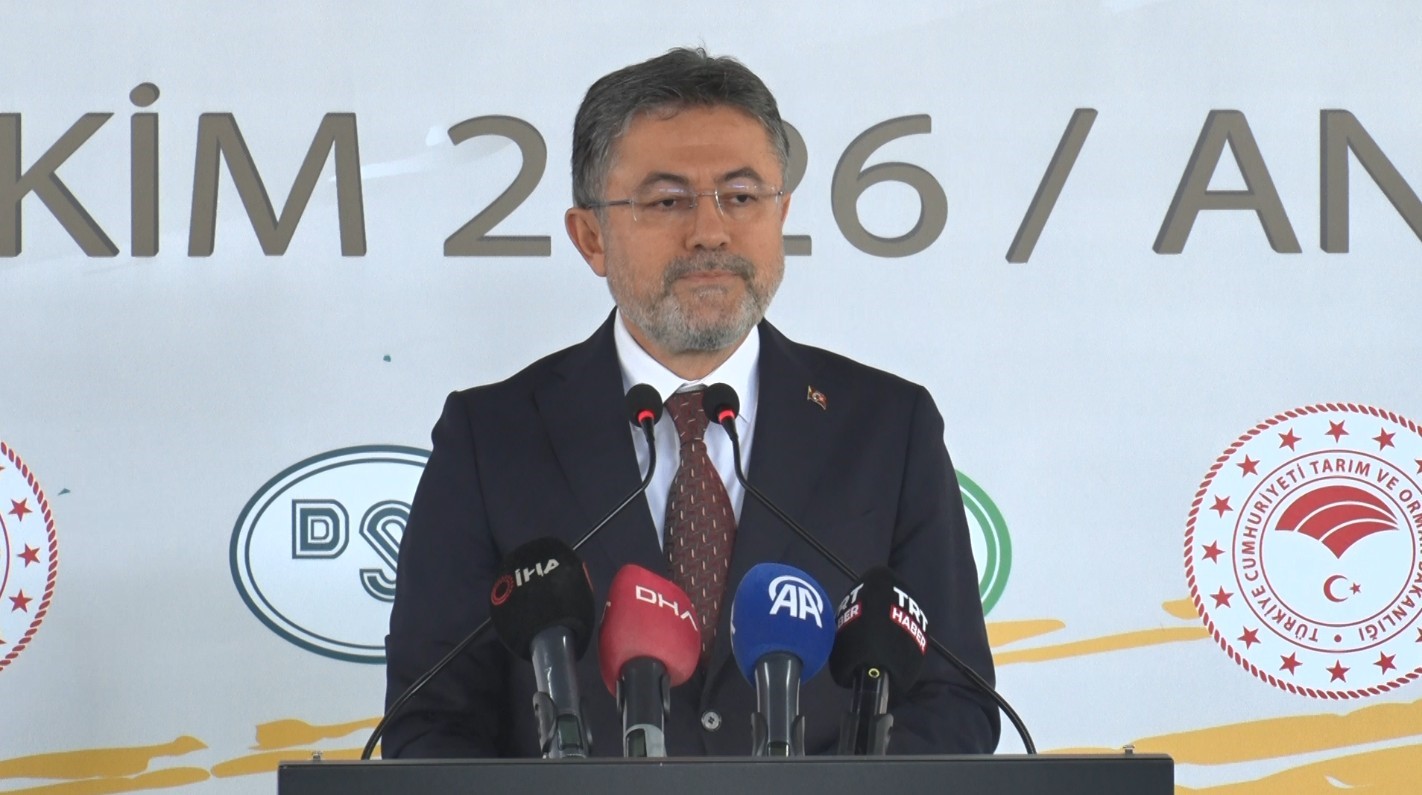TARIM VE ORMAN BAKANI İBRAHİM YUMAKLI, "ÖNÜMÜZDEKİ YIL İSE İNŞALLAH 11 İLDE 22 BİN HEKTARLIK ALANDA YAPAY ZEKA DESTEKLİ SULAMA OTOMASYONU SİSTEMLERİNİ DE İNŞALLAH DEVREYE ALACAĞIZ" DEDİ.