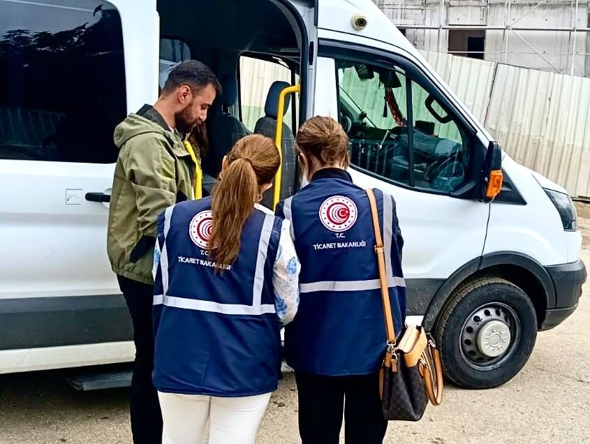 TUNCELİ’DE 18 OKULDA YAPILAN DENETİMLERDE 30 SERVİS VE 15 KANTİNDE 490 ÜRÜN KONTROL EDİLDİ. MEVZUATA AYKIRILIĞI SÜRDÜREN İŞLETMELERE İDARİ YAPTIRIM UYGULANDI.
