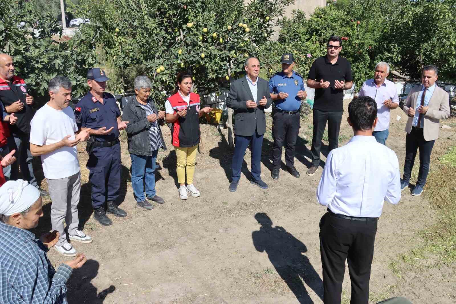 MUĞLA’NIN YATAĞAN İLÇESİNDE TARIMSAL ÜRETİME DİKKAT ÇEKMEK VE ÜRETİCİLERİN EMEĞİNİ TAÇLANDIRMAK AMACIYLA HASAT ŞENLİĞİ GERÇEKLEŞTİRİLDİ. YENİ MAHALLE VE YENİKÖY MAHALLELERİNDE DÜZENLENEN ETKİNLİKTE, ÜRETİCİLER VE İLÇE PROTOKOLÜ BİR ARAYA GELDİ.